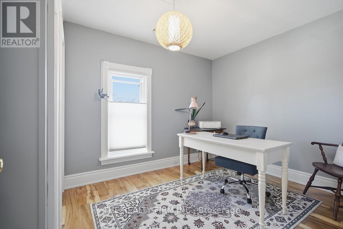 422 Greenfield Street, Petrolia, Ontario  N0N 1R0 - Photo 30 - X12931094