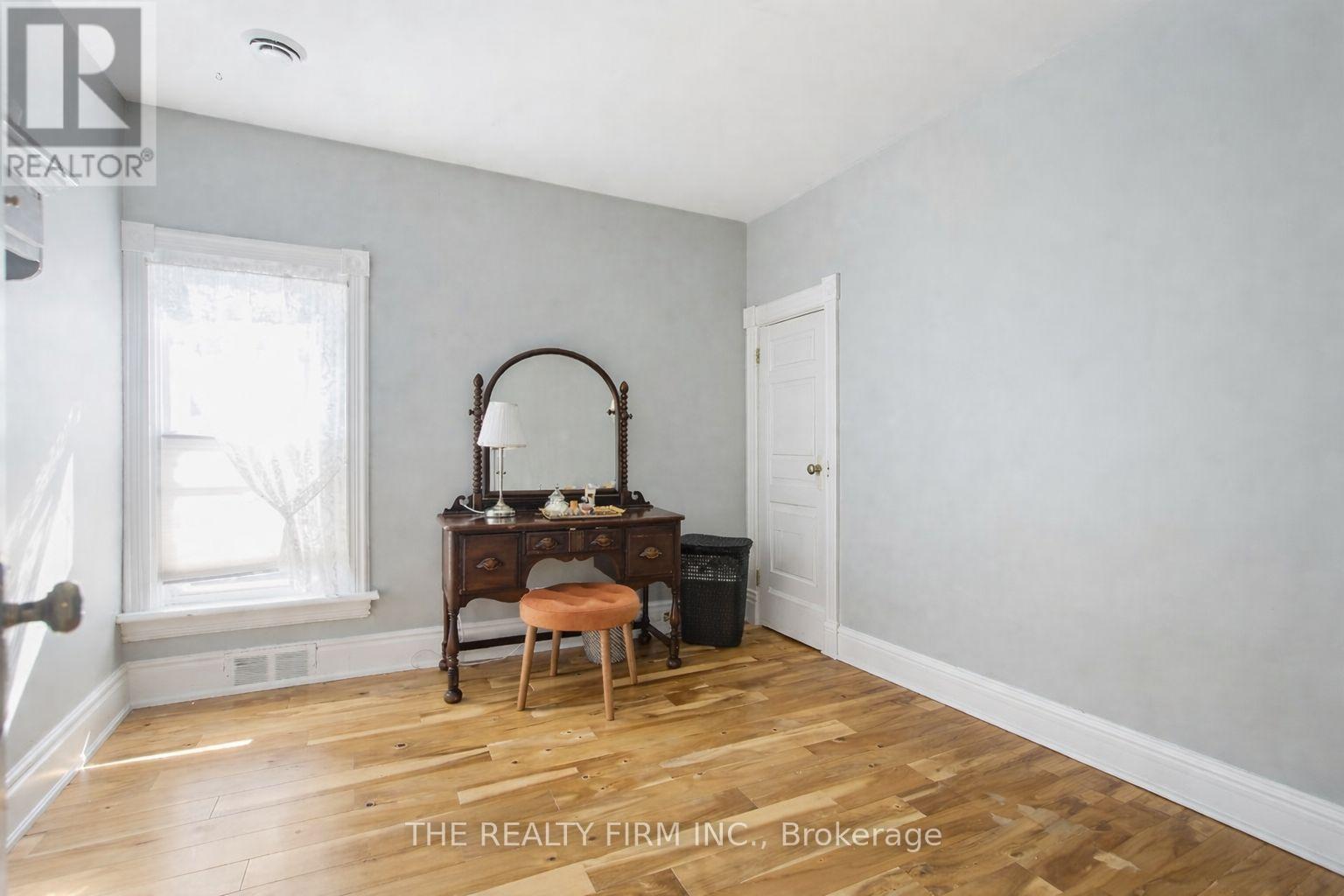 422 Greenfield Street, Petrolia, Ontario  N0N 1R0 - Photo 33 - X12931094