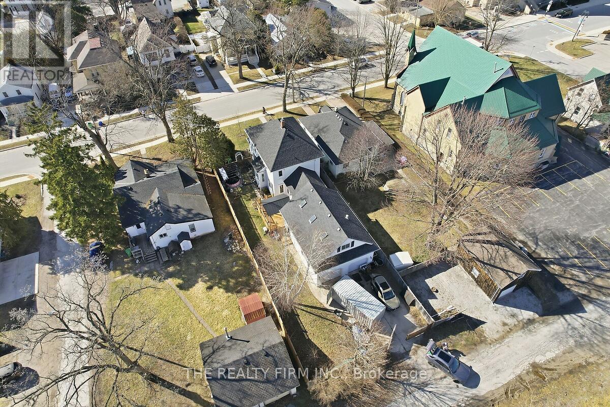 422 Greenfield Street, Petrolia, Ontario  N0N 1R0 - Photo 46 - X12931094