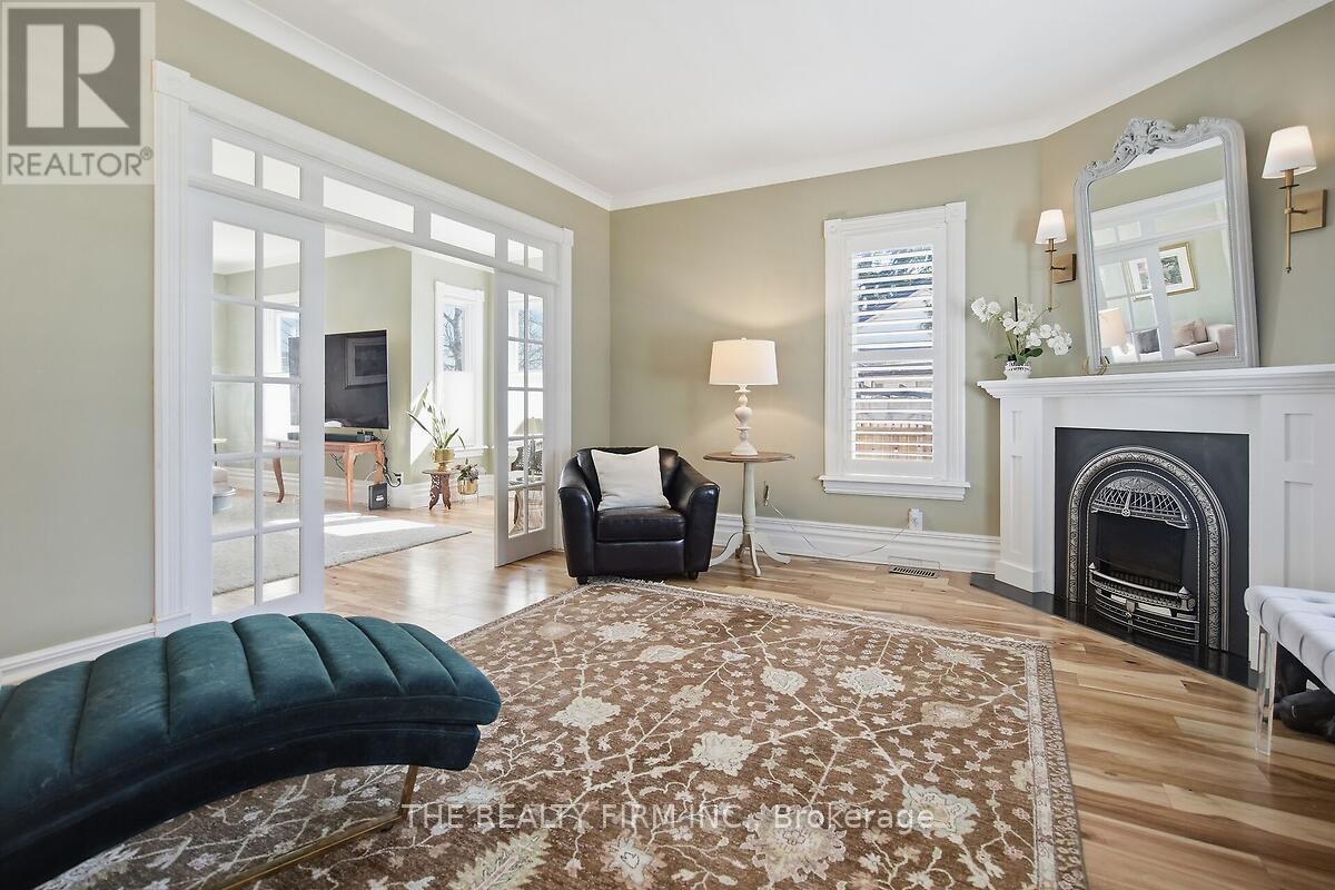 422 Greenfield Street, Petrolia, Ontario  N0N 1R0 - Photo 7 - X12931094