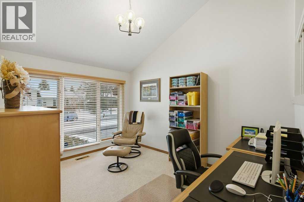 555 Queensland Circle Se, Calgary, Alberta  T2J 4P7 - Photo 13 - A2295695