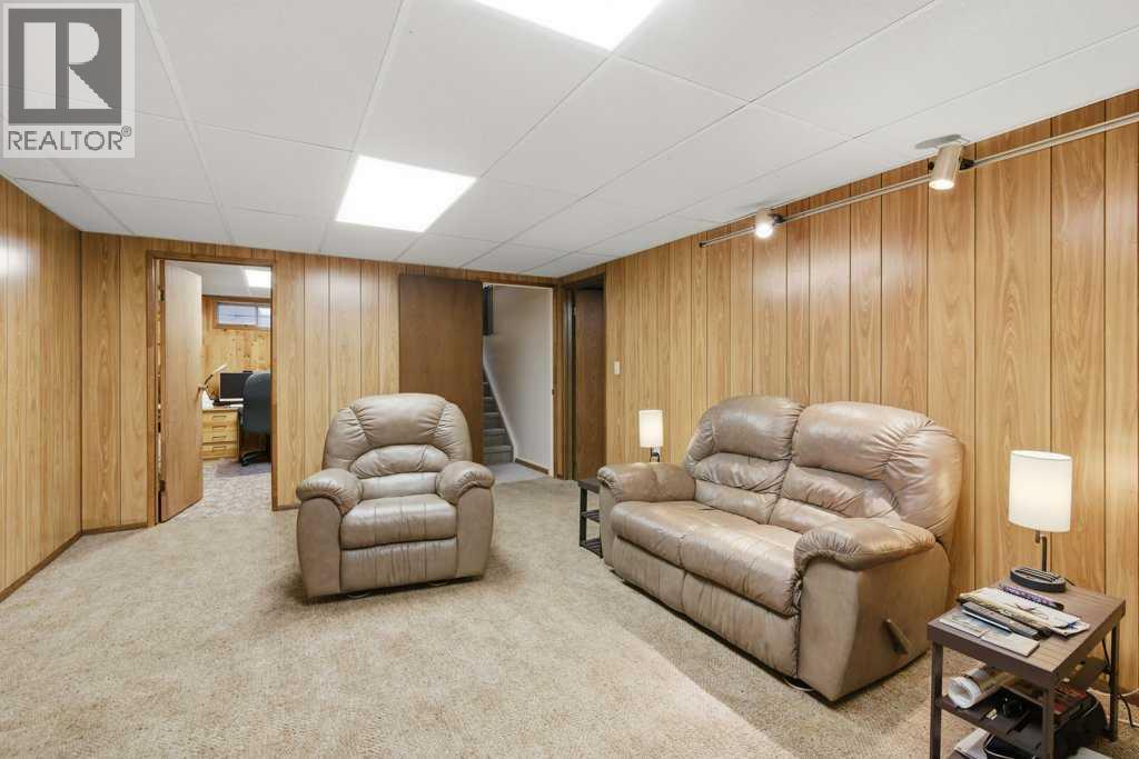 555 Queensland Circle Se, Calgary, Alberta  T2J 4P7 - Photo 25 - A2295695