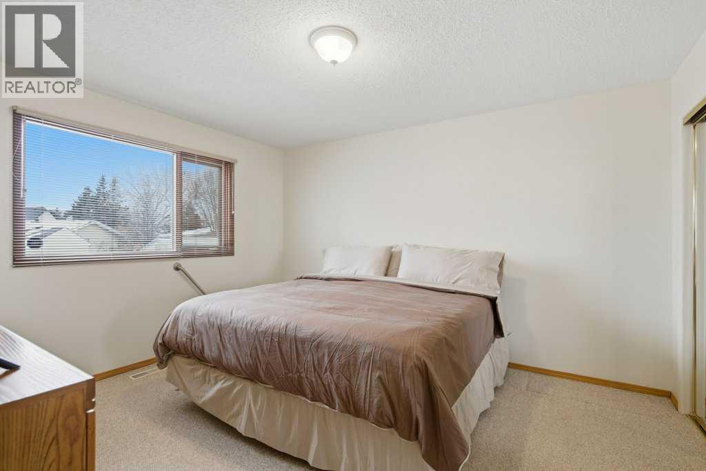 555 Queensland Circle Se, Calgary, Alberta  T2J 4P7 - Photo 16 - A2295695