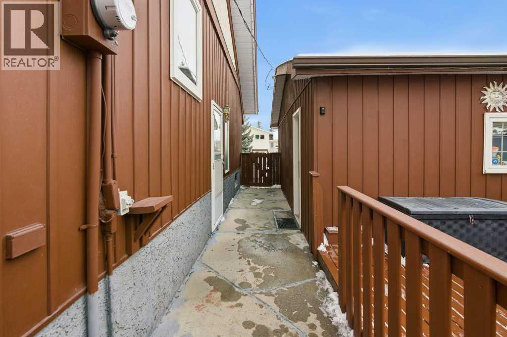 555 Queensland Circle Se, Calgary, Alberta  T2J 4P7 - Photo 32 - A2295695