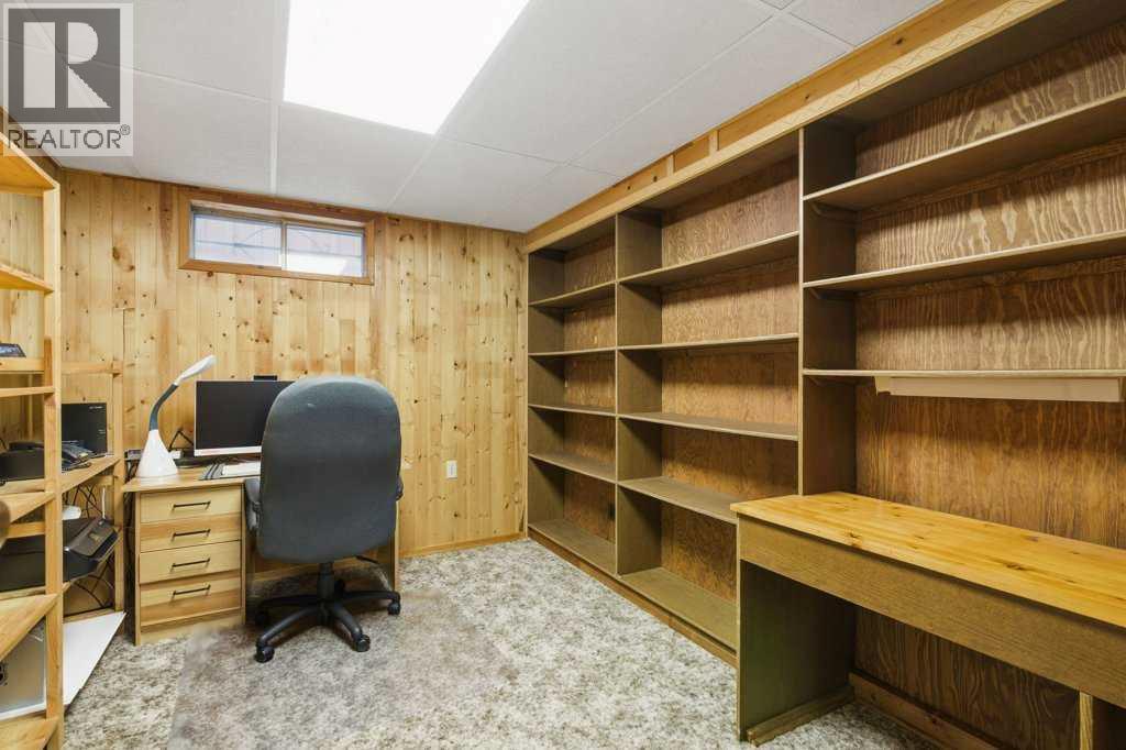 555 Queensland Circle Se, Calgary, Alberta  T2J 4P7 - Photo 27 - A2295695