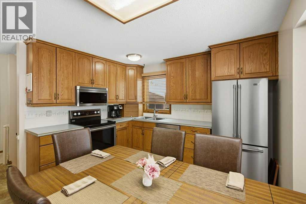 555 Queensland Circle Se, Calgary, Alberta  T2J 4P7 - Photo 11 - A2295695