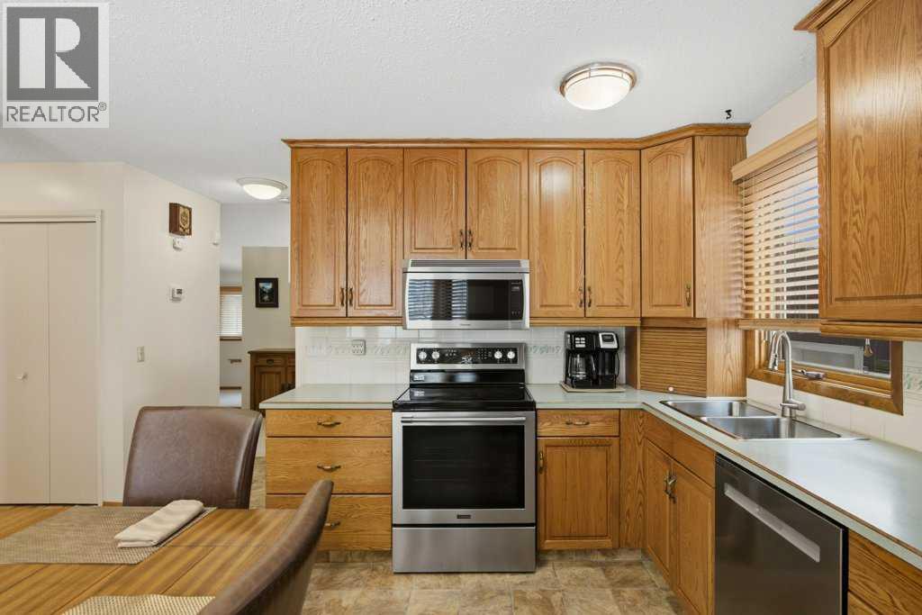 555 Queensland Circle Se, Calgary, Alberta  T2J 4P7 - Photo 12 - A2295695