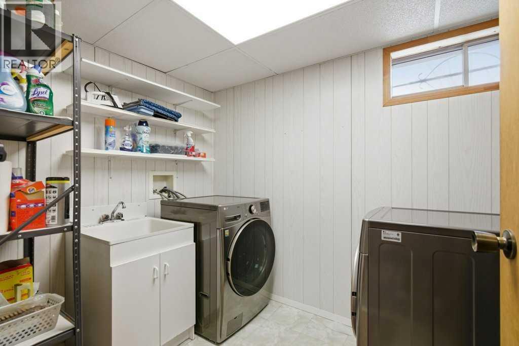 555 Queensland Circle Se, Calgary, Alberta  T2J 4P7 - Photo 29 - A2295695