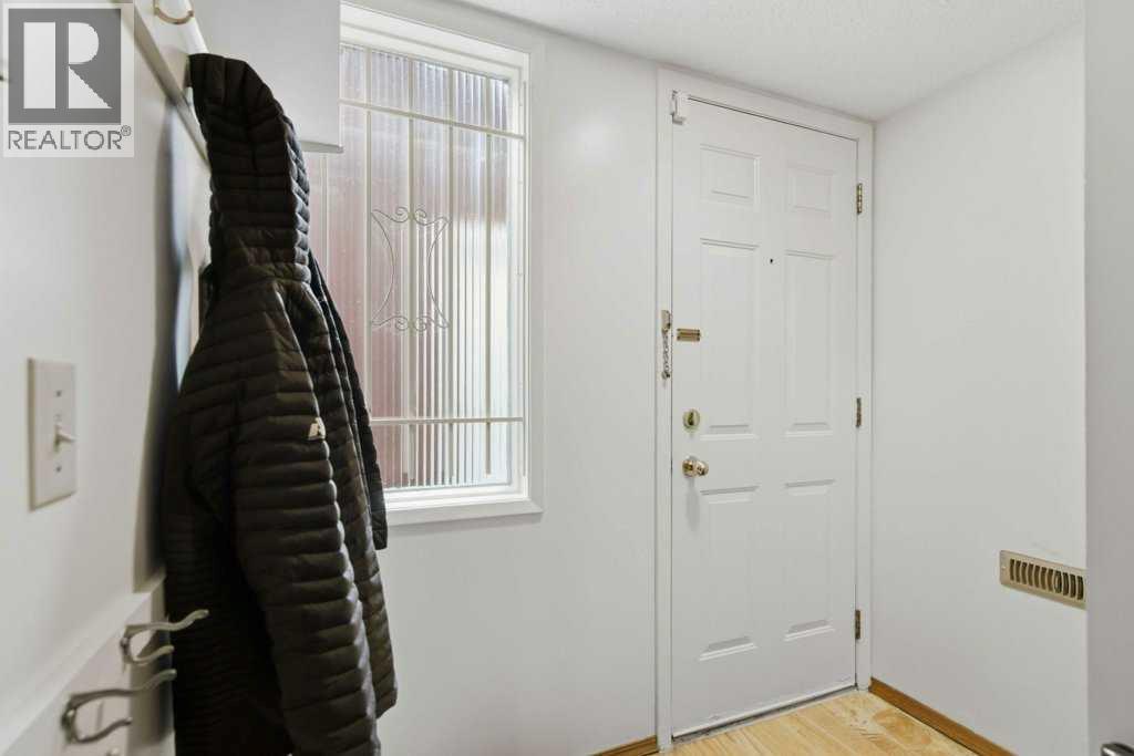 555 Queensland Circle Se, Calgary, Alberta  T2J 4P7 - Photo 24 - A2295695