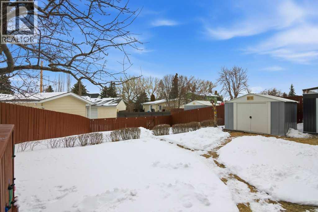 555 Queensland Circle Se, Calgary, Alberta  T2J 4P7 - Photo 36 - A2295695