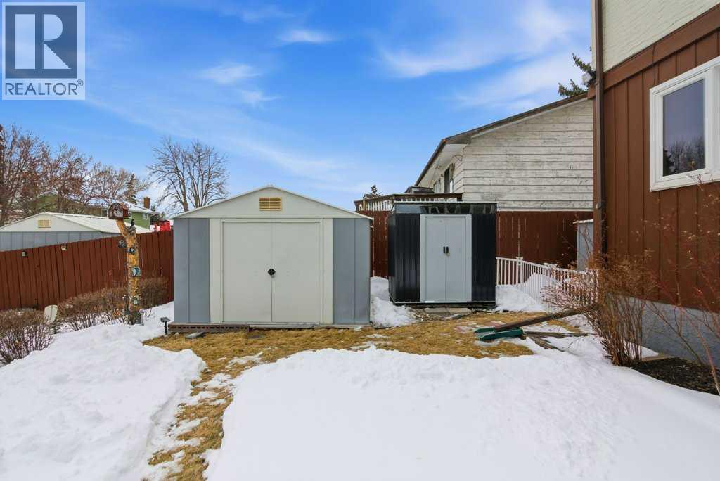 555 Queensland Circle Se, Calgary, Alberta  T2J 4P7 - Photo 37 - A2295695