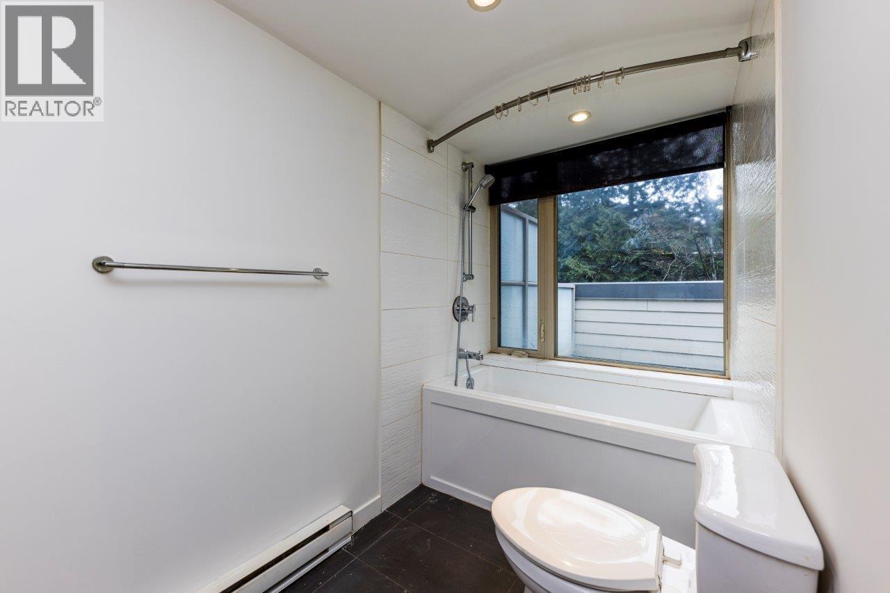 Ph1 2832 Capilano Road, North Vancouver, British Columbia  V7R 4H5 - Photo 15 - R3104239