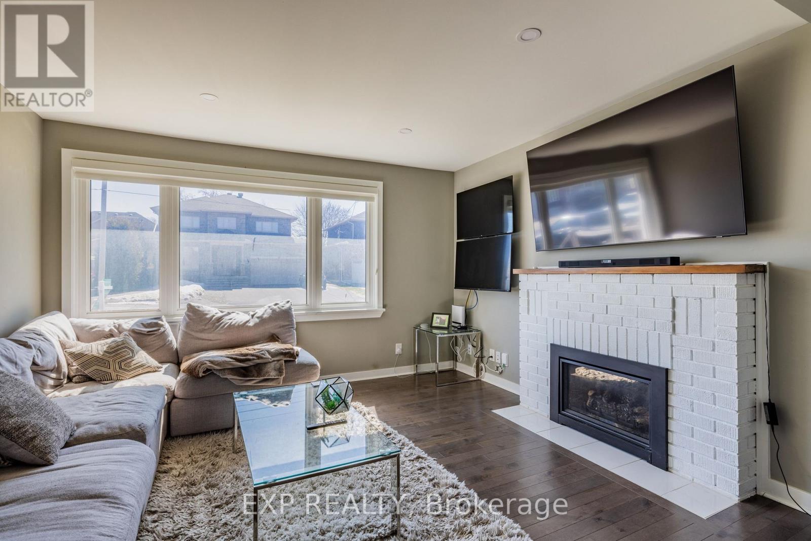 35 Withrow Avenue, Ottawa, Ontario  K2G 2H7 - Photo 2 - X12931098