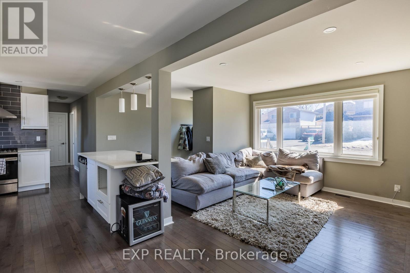 35 Withrow Avenue, Ottawa, Ontario  K2G 2H7 - Photo 4 - X12931098