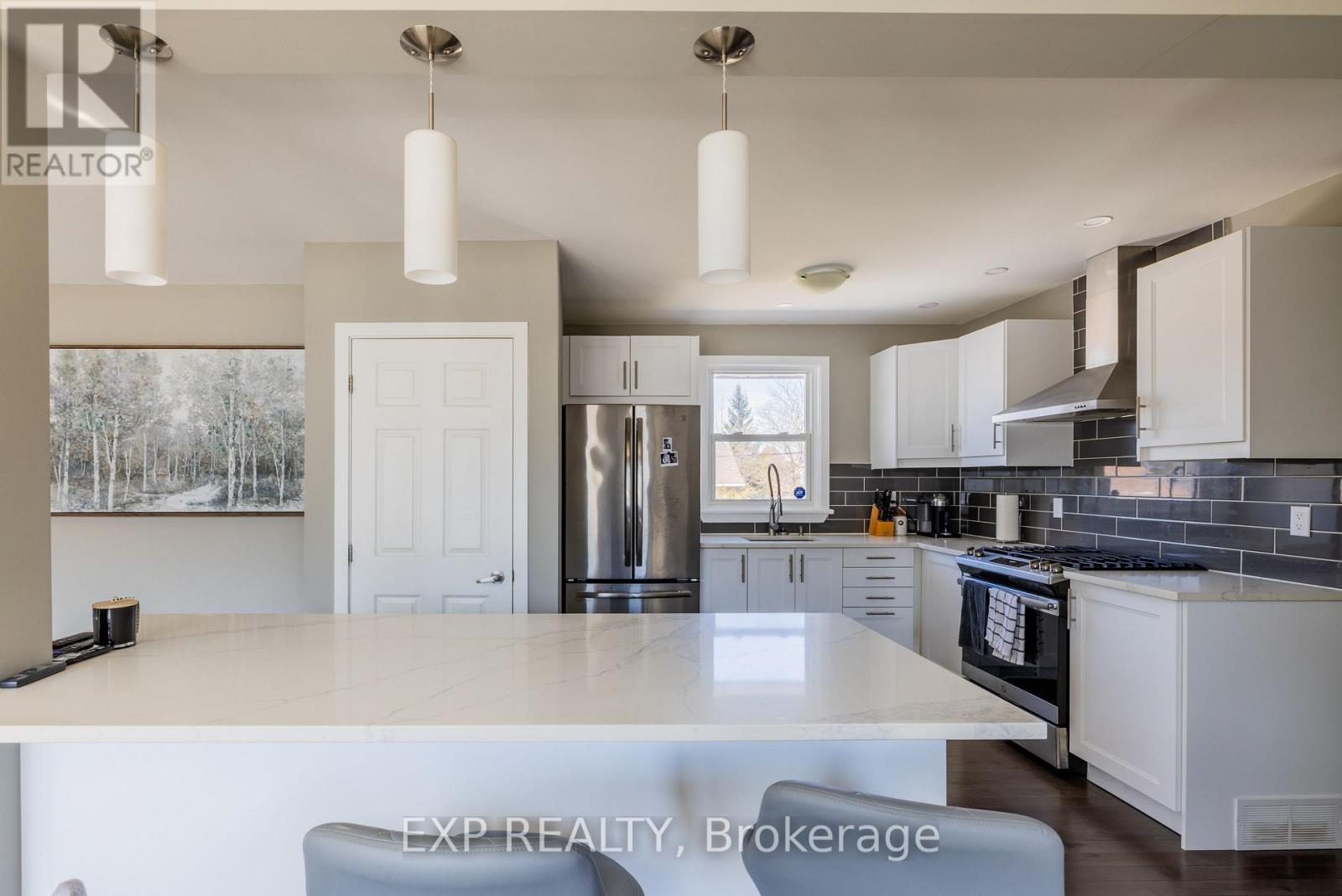 35 Withrow Avenue, Ottawa, Ontario  K2G 2H7 - Photo 5 - X12931098