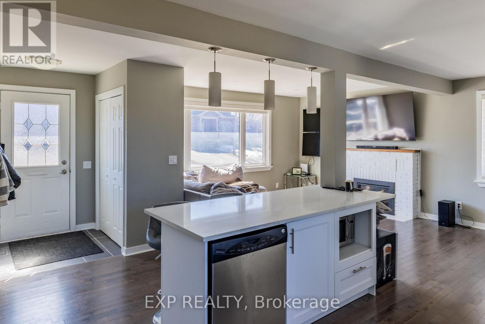 35 Withrow Avenue, Ottawa, Ontario  K2G 2H7 - Photo 7 - X12931098