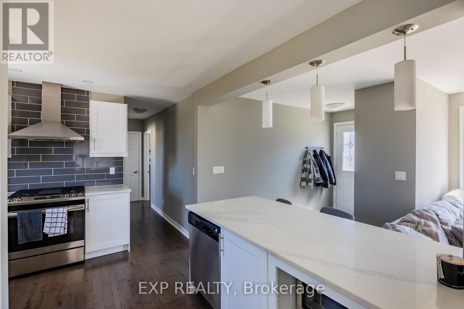 35 Withrow Avenue, Ottawa, Ontario  K2G 2H7 - Photo 8 - X12931098