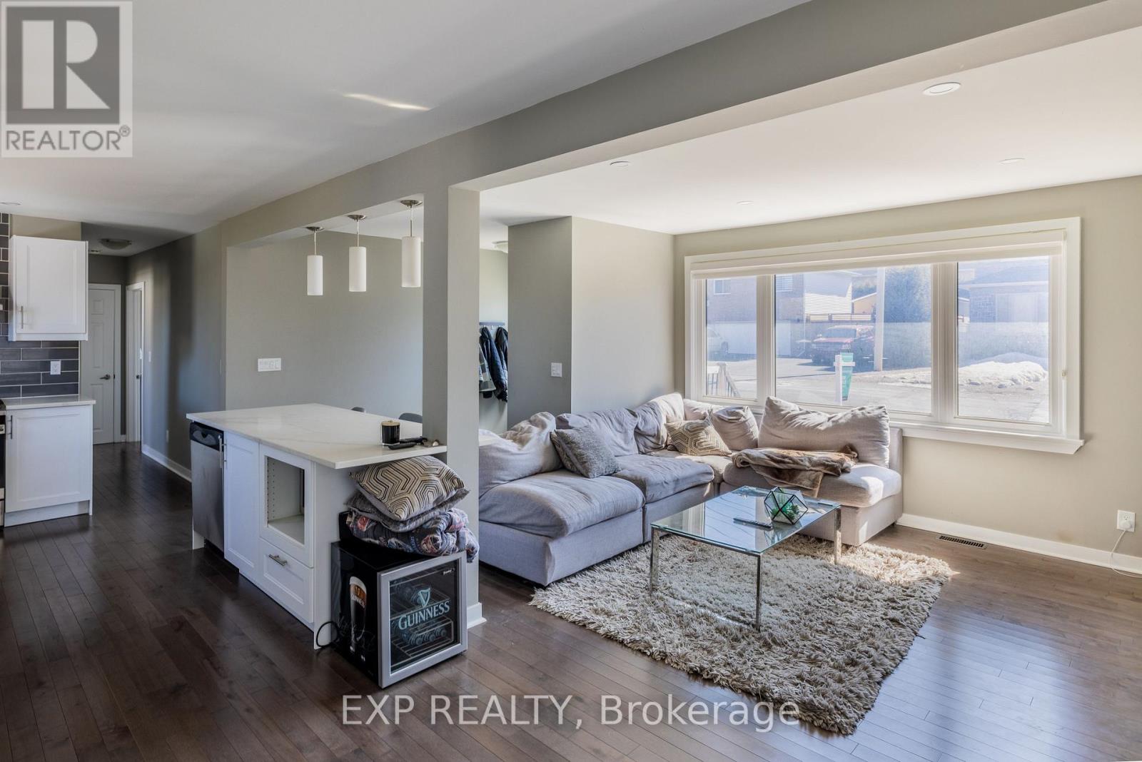 35 Withrow Avenue, Ottawa, Ontario  K2G 2H7 - Photo 9 - X12931098