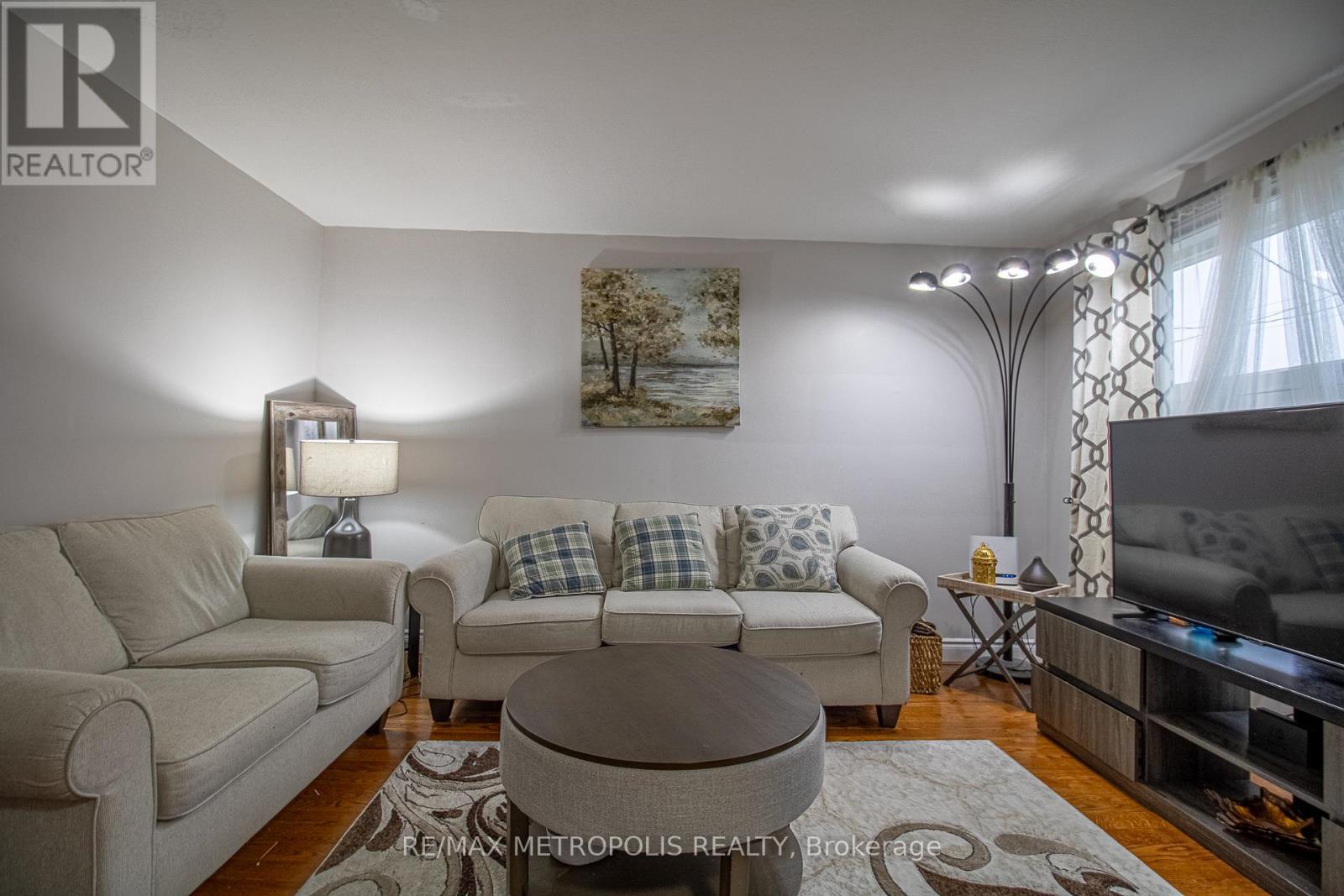 1098 Cedar Street, Oshawa, Ontario  L1J 3R9 - Photo 3 - E12931078