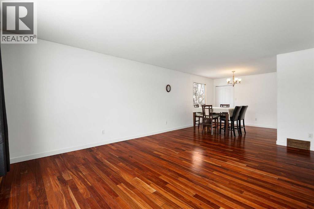 232 Silverview Way Nw, Calgary, Alberta  T3B 3K3 - Photo 5 - A2295823