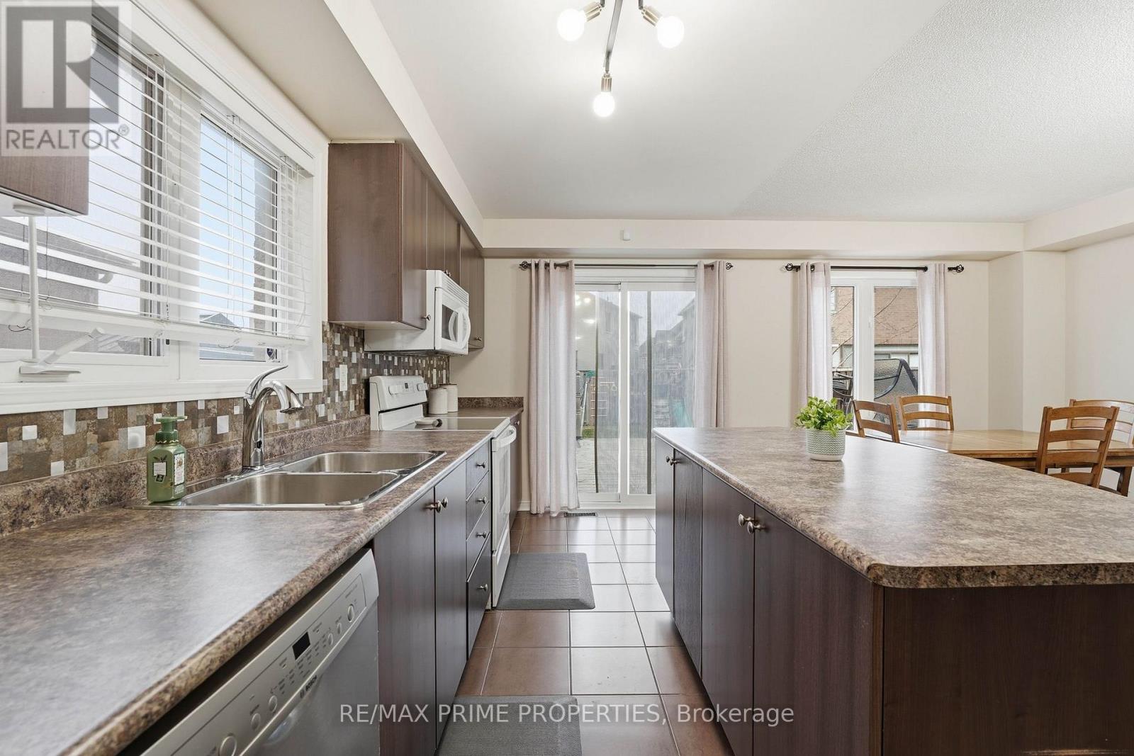 157 Meadowhawk Trail, Bradford West Gwillimbury, Ontario  L3Z 0E3 - Photo 10 - N12931108