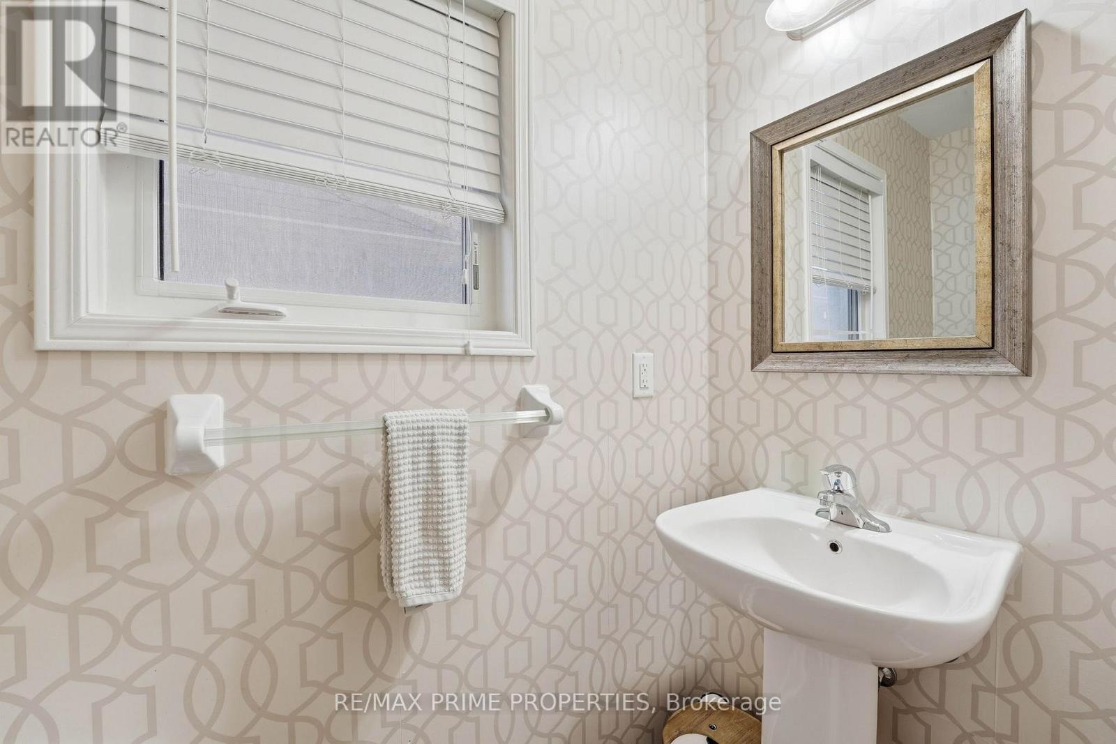 157 Meadowhawk Trail, Bradford West Gwillimbury, Ontario  L3Z 0E3 - Photo 11 - N12931108