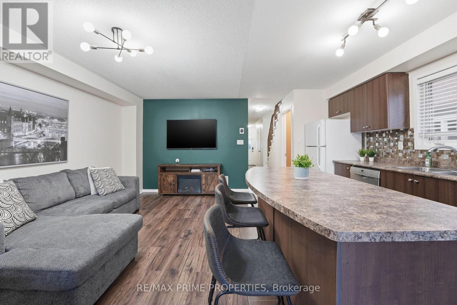 157 Meadowhawk Trail, Bradford West Gwillimbury, Ontario  L3Z 0E3 - Photo 5 - N12931108