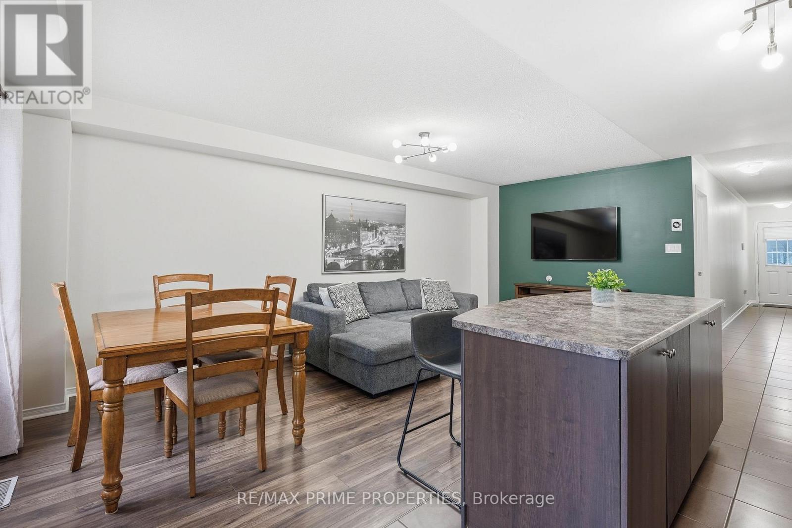 157 Meadowhawk Trail, Bradford West Gwillimbury, Ontario  L3Z 0E3 - Photo 6 - N12931108