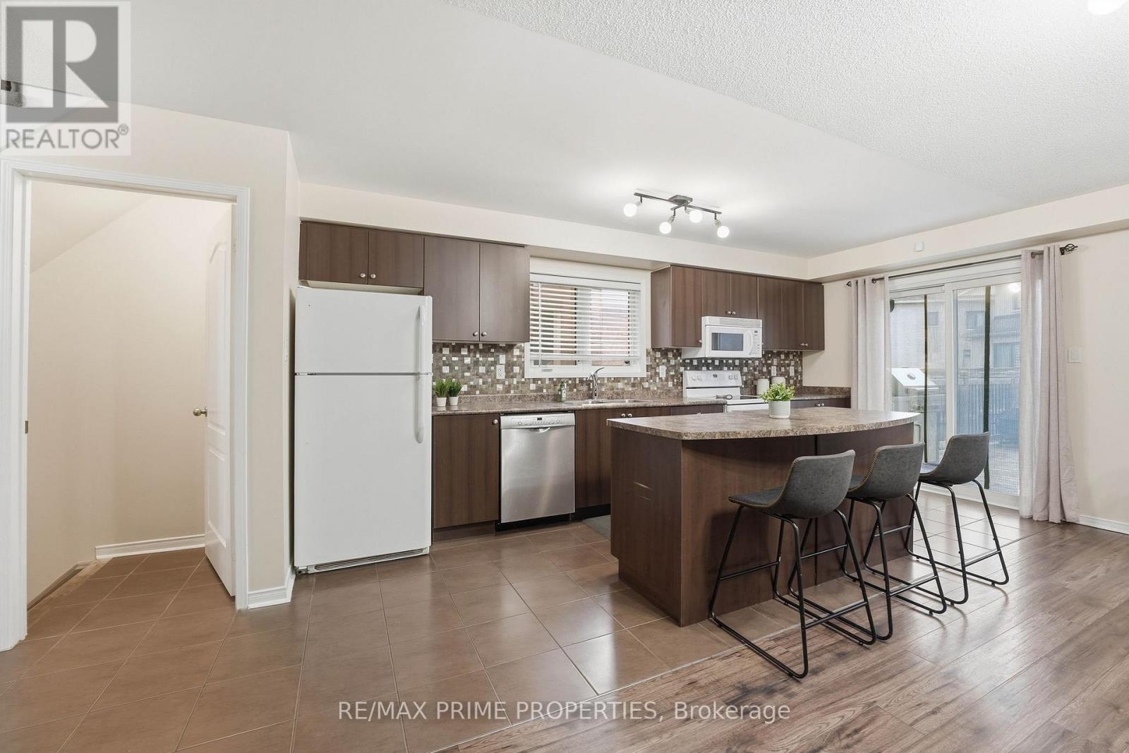 157 Meadowhawk Trail, Bradford West Gwillimbury, Ontario  L3Z 0E3 - Photo 9 - N12931108