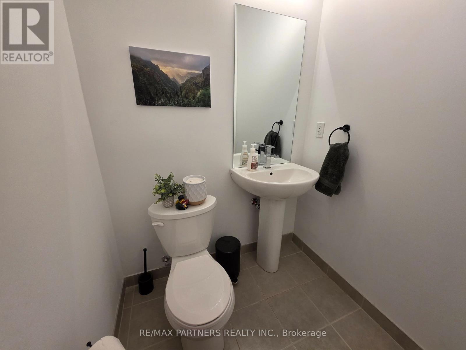 24 Canton Lane, Whitchurch-Stouffville, Ontario  L4A 4W8 - Photo 7 - N12931114