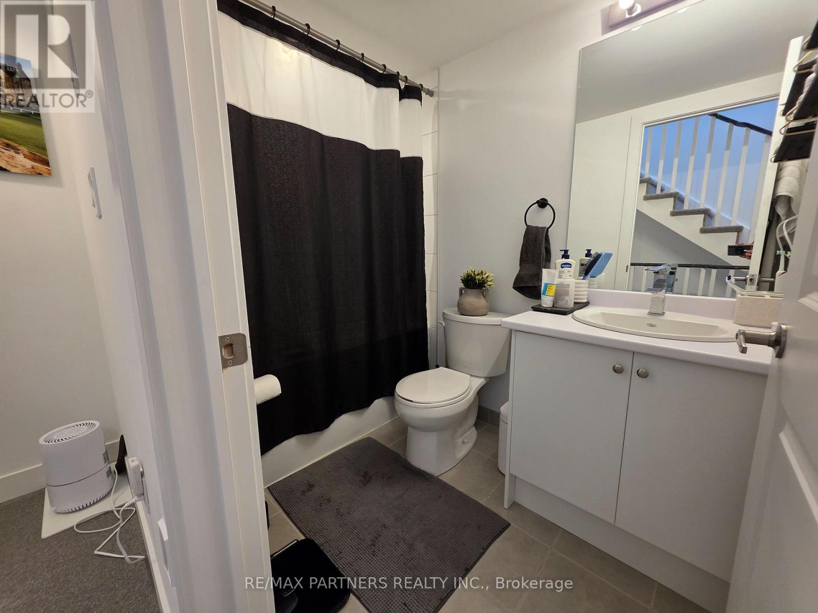 24 Canton Lane, Whitchurch-Stouffville, Ontario  L4A 4W8 - Photo 8 - N12931114