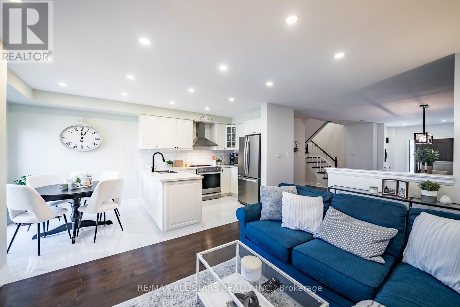 24 Willoway, Whitchurch-Stouffville, Ontario  L4A 1K7 - Photo 16 - N12931148