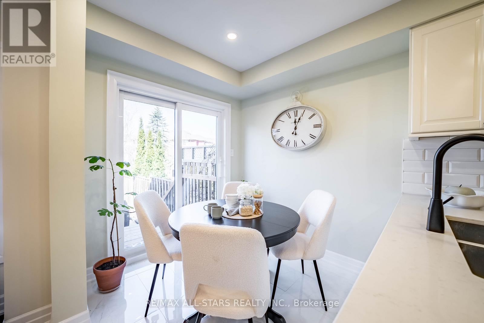 24 Willoway, Whitchurch-Stouffville, Ontario  L4A 1K7 - Photo 18 - N12931148