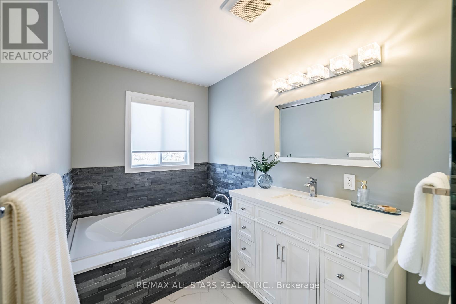 24 Willoway, Whitchurch-Stouffville, Ontario  L4A 1K7 - Photo 27 - N12931148