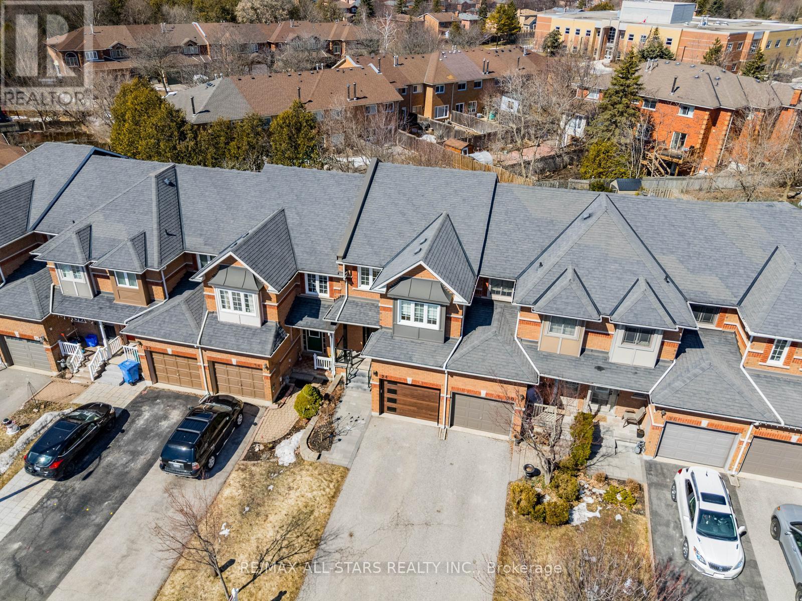 24 Willoway, Whitchurch-Stouffville, Ontario  L4A 1K7 - Photo 3 - N12931148