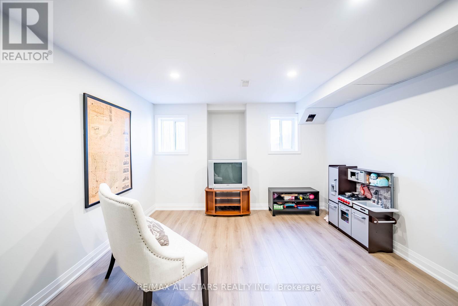 24 Willoway, Whitchurch-Stouffville, Ontario  L4A 1K7 - Photo 37 - N12931148