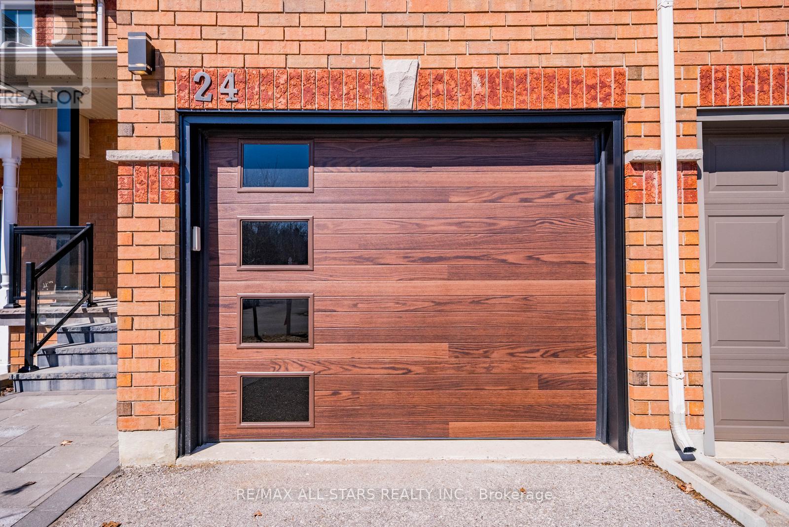 24 Willoway, Whitchurch-Stouffville, Ontario  L4A 1K7 - Photo 4 - N12931148