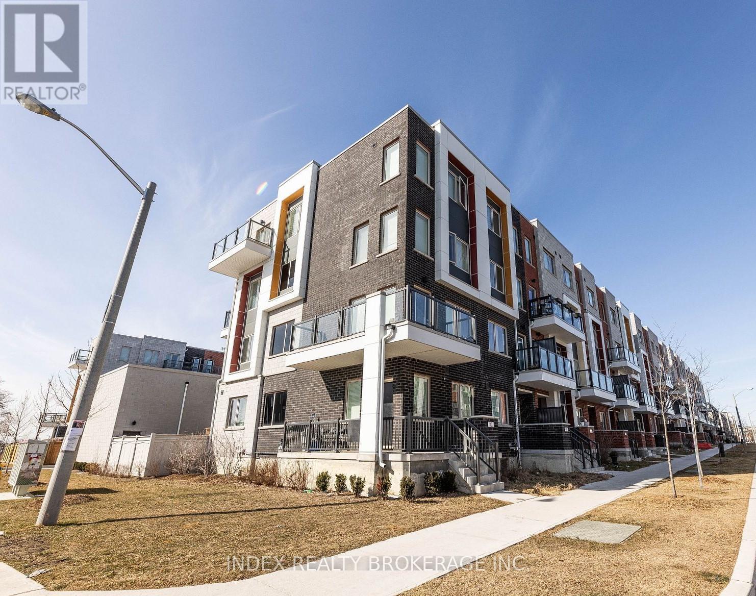 82 WILLIAM DUNCAN ROAD, Toronto, Ontario