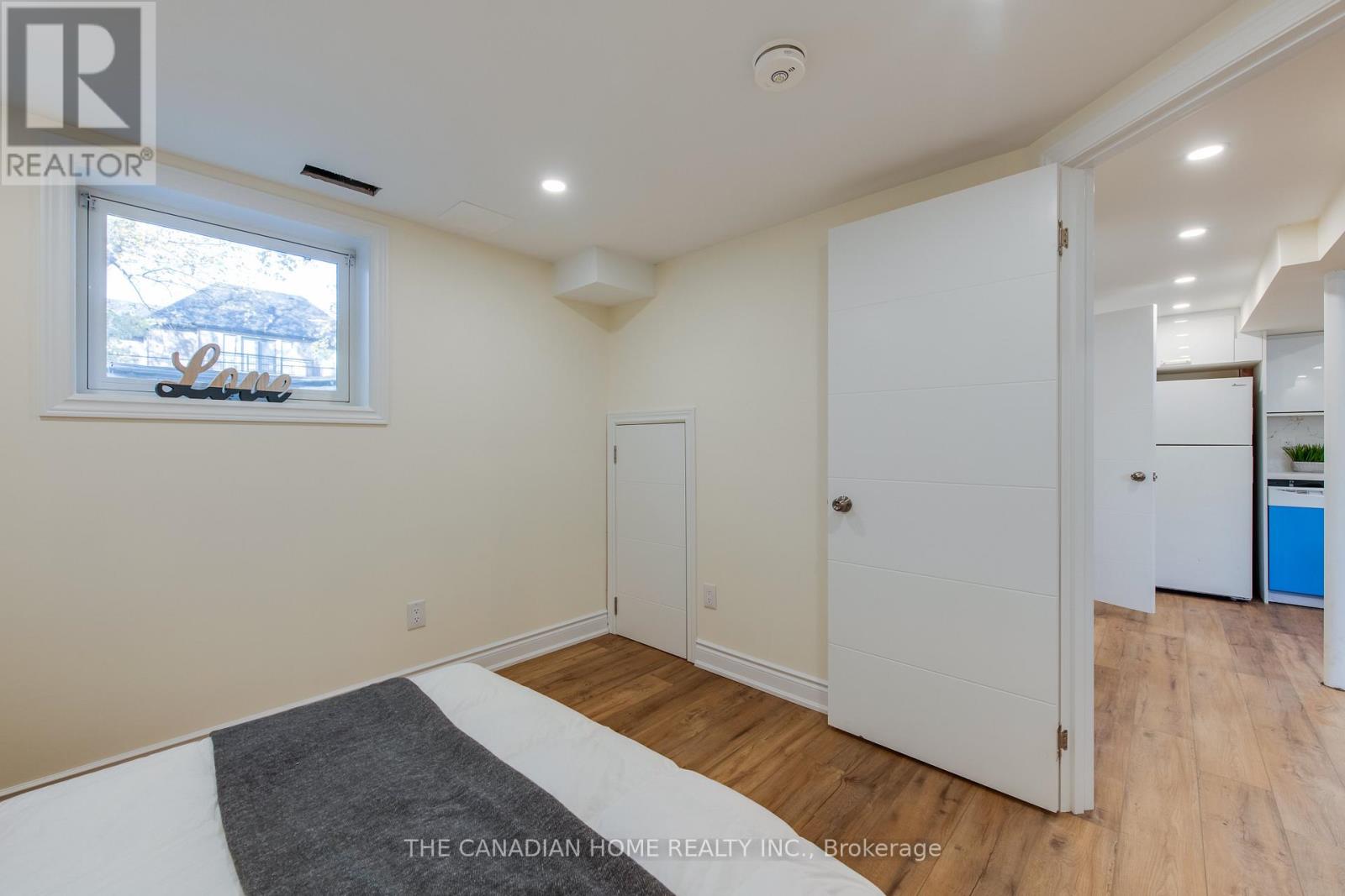 8 Clearview Heights, Toronto, Ontario  M6M 1Z9 - Photo 13 - W12931070