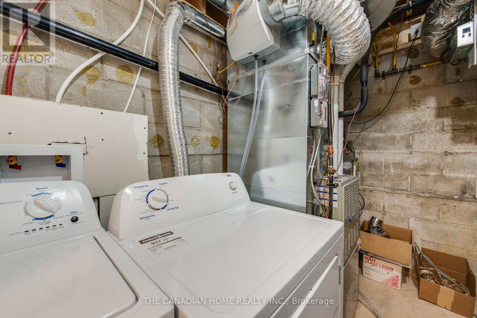 8 Clearview Heights, Toronto, Ontario  M6M 1Z9 - Photo 16 - W12931070