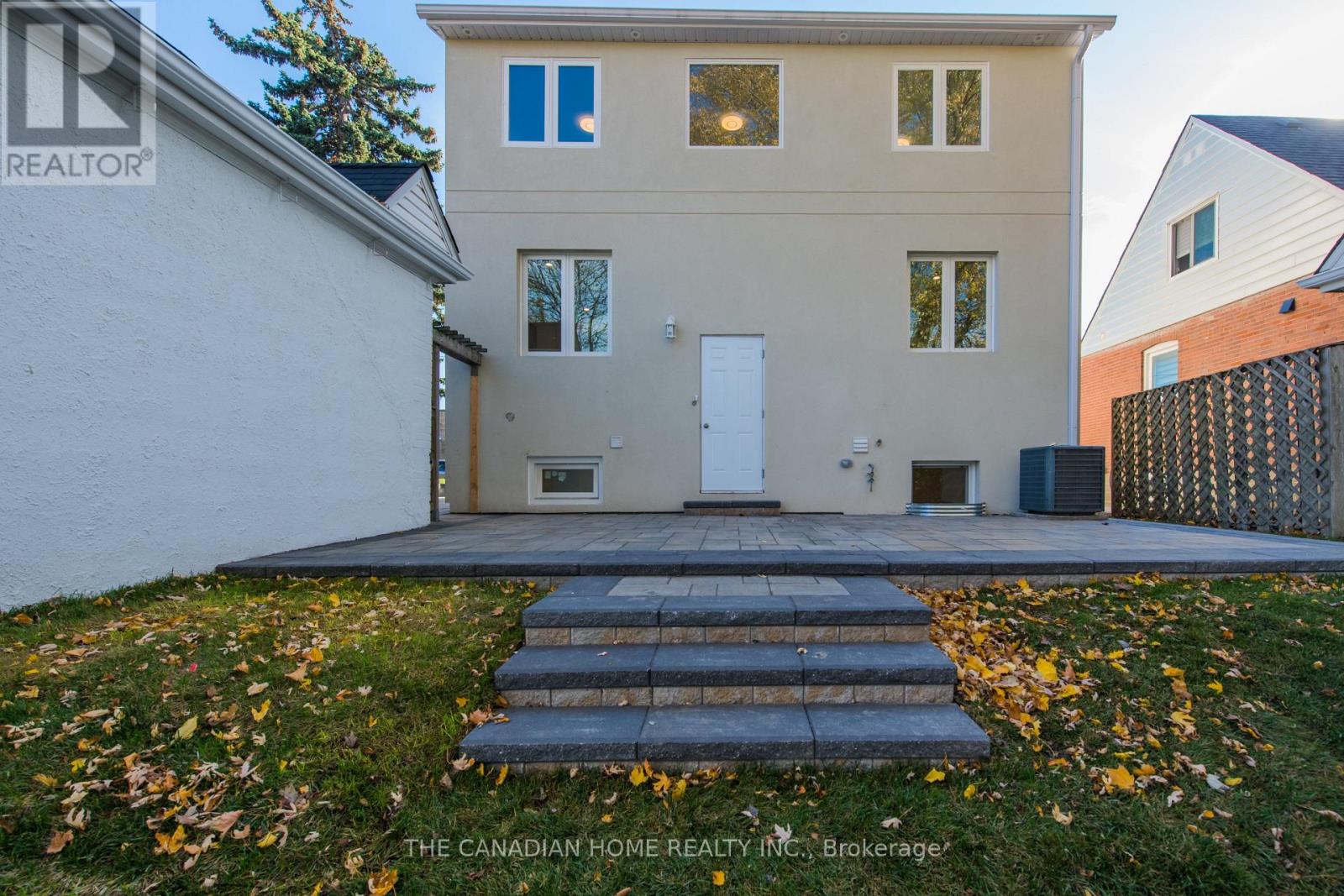 8 Clearview Heights, Toronto, Ontario  M6M 1Z9 - Photo 4 - W12931070