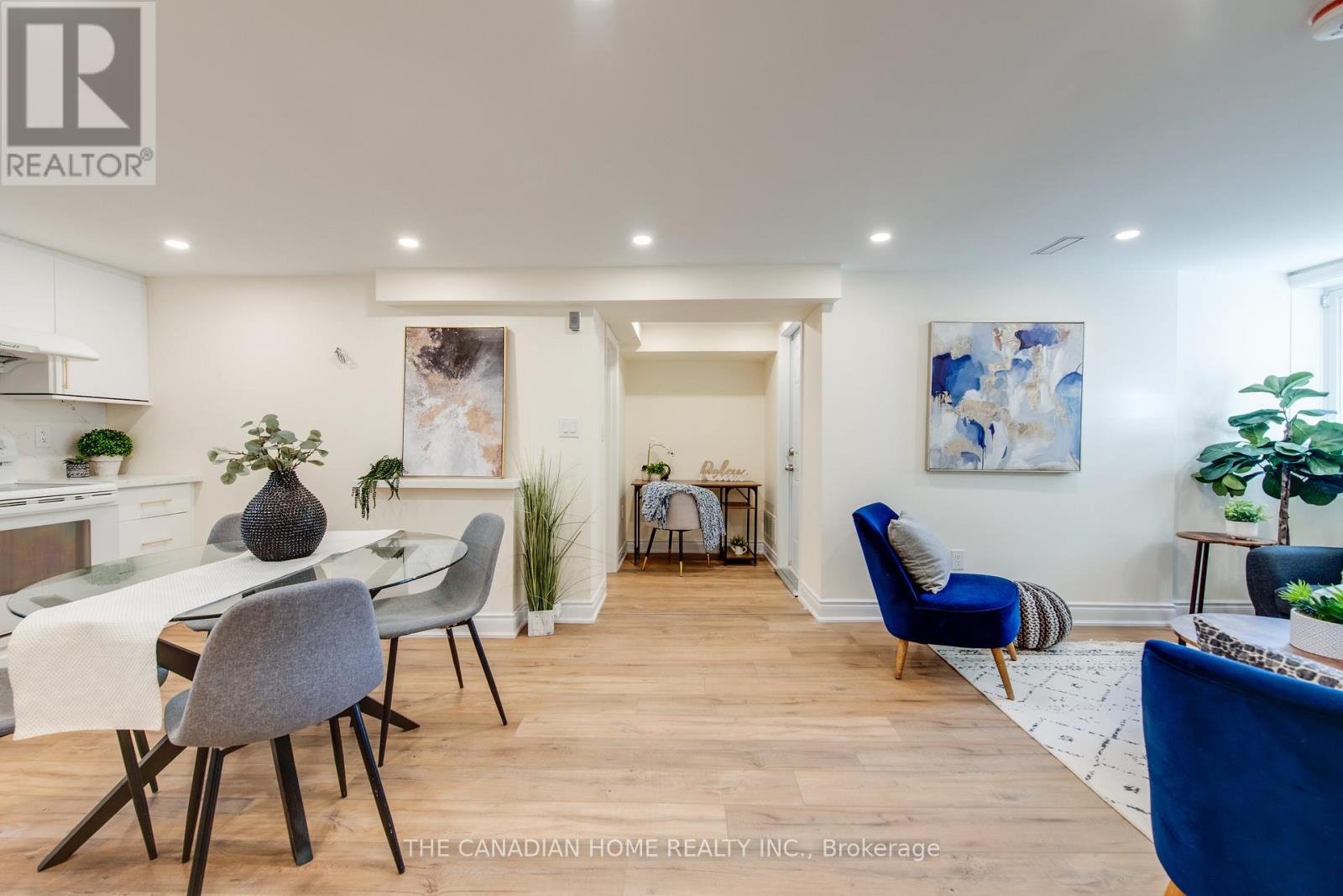 8 Clearview Heights, Toronto, Ontario  M6M 1Z9 - Photo 9 - W12931070