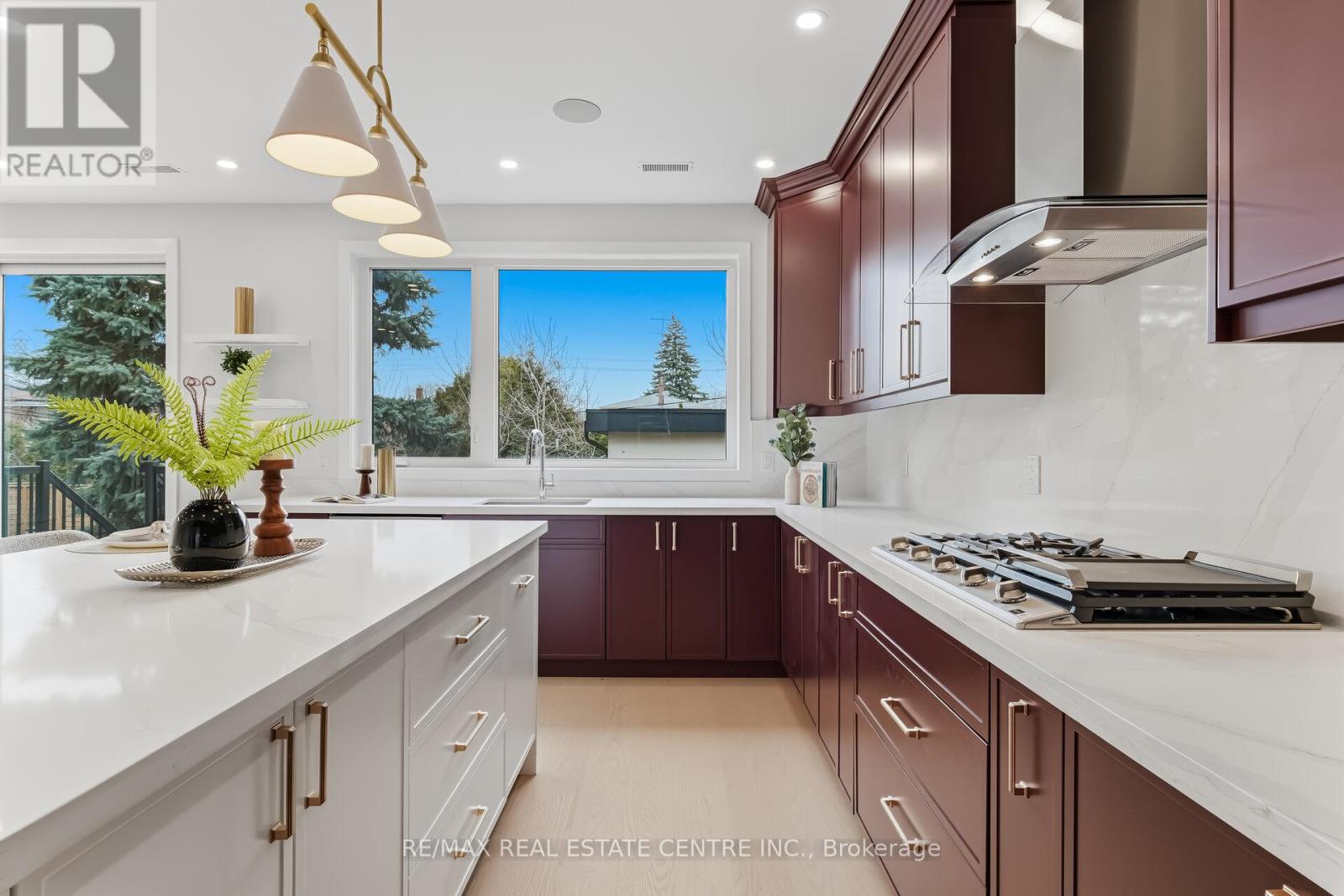 11 Bentley Drive, Toronto, Ontario  M8Z 3L9 - Photo 12 - W12931072