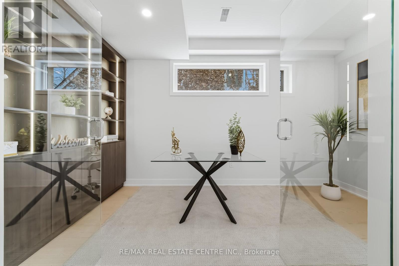 11 Bentley Drive, Toronto, Ontario  M8Z 3L9 - Photo 14 - W12931072