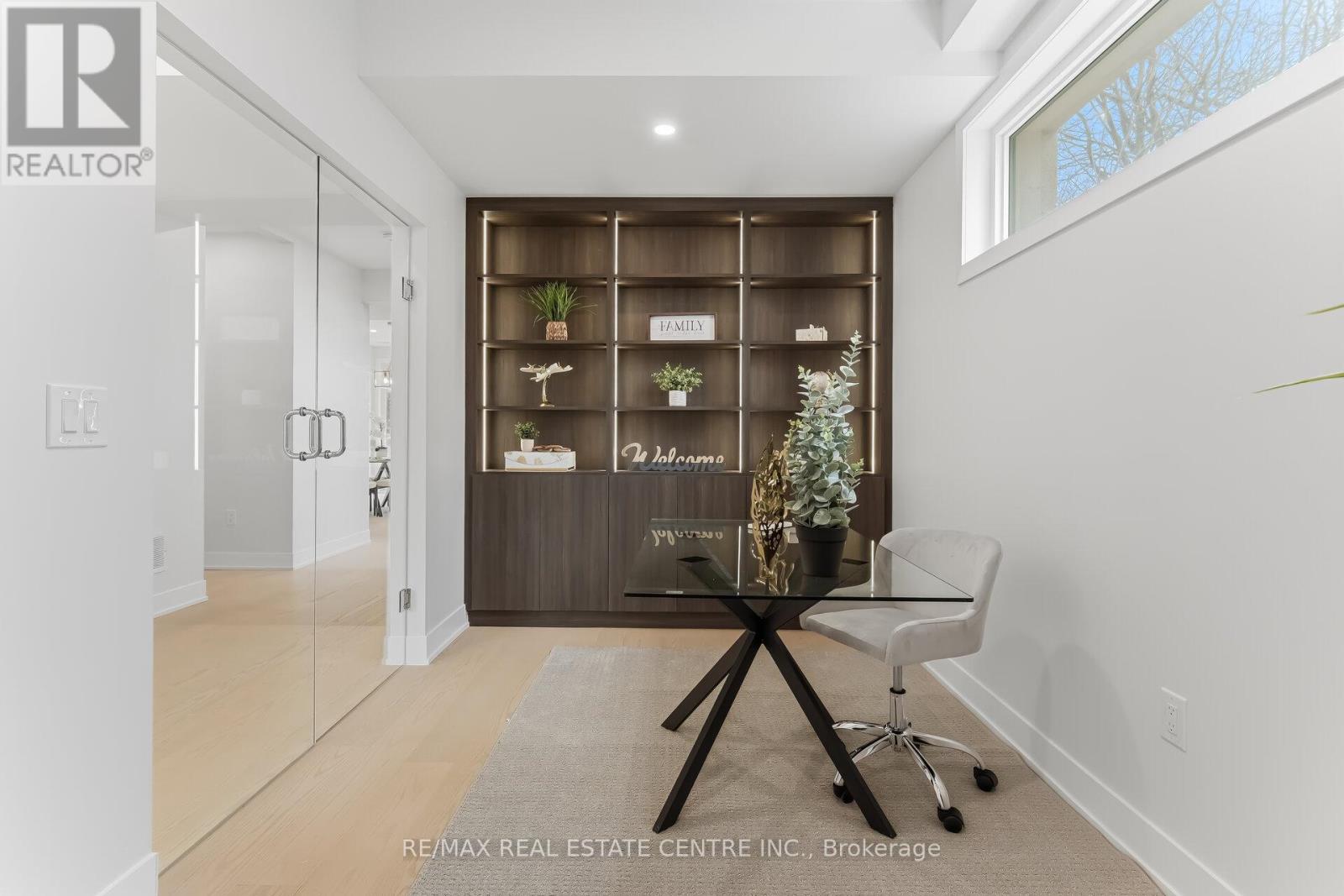 11 Bentley Drive, Toronto, Ontario  M8Z 3L9 - Photo 15 - W12931072