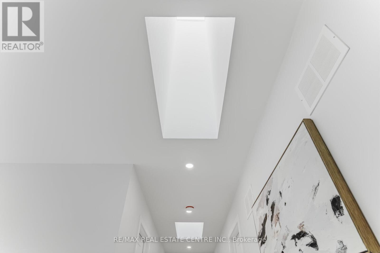 11 Bentley Drive, Toronto, Ontario  M8Z 3L9 - Photo 20 - W12931072