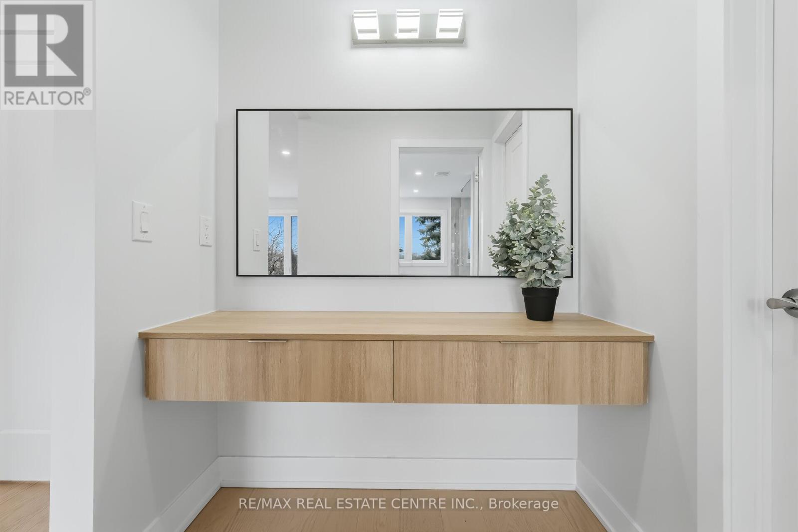 11 Bentley Drive, Toronto, Ontario  M8Z 3L9 - Photo 22 - W12931072