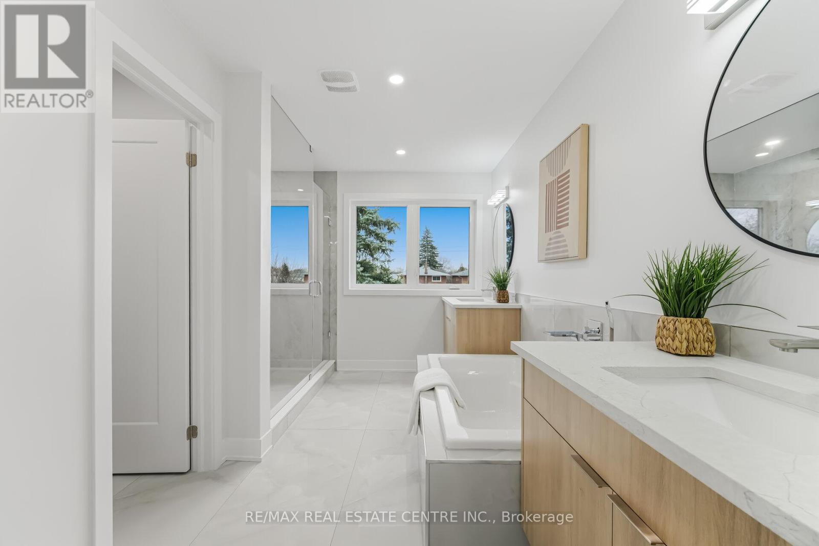 11 Bentley Drive, Toronto, Ontario  M8Z 3L9 - Photo 23 - W12931072