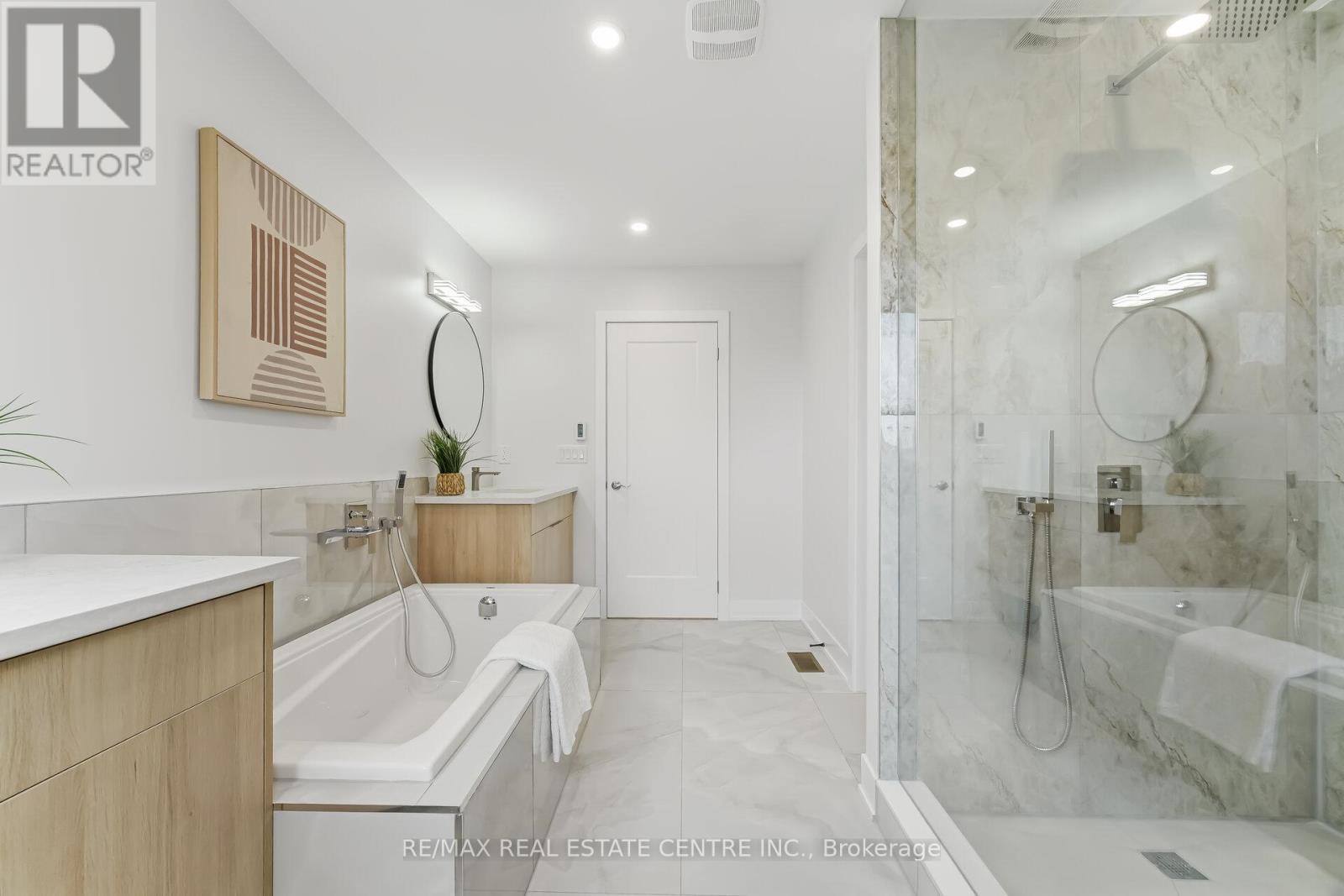 11 Bentley Drive, Toronto, Ontario  M8Z 3L9 - Photo 24 - W12931072