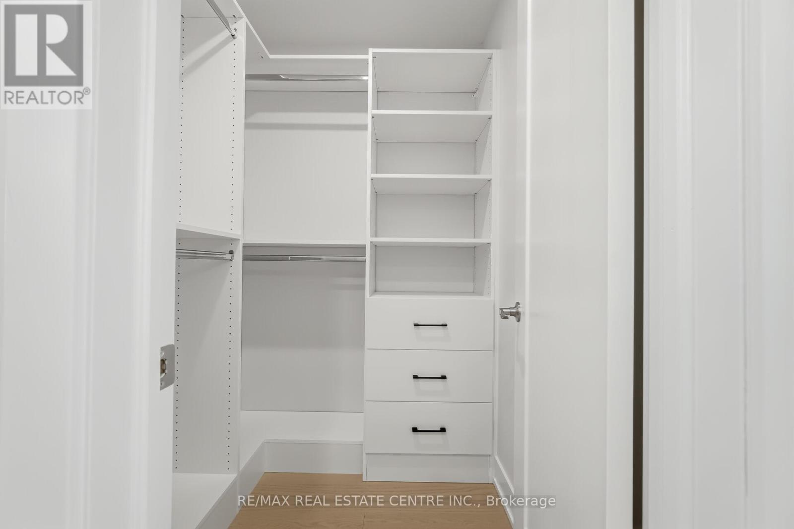 11 Bentley Drive, Toronto, Ontario  M8Z 3L9 - Photo 27 - W12931072